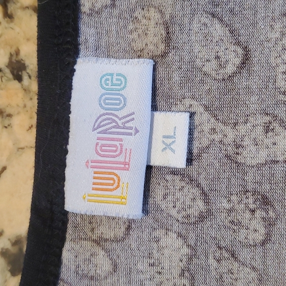 3/$25 LuLaRoe* Top - Picture 3 of 4